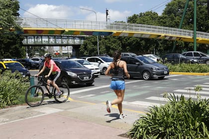El puente es vital para ciclistas y peatones