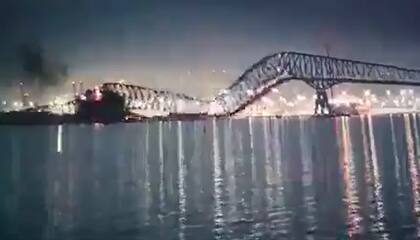 El Puente Francis Scott Key, en Baltimore, fue golpeado por un barco carguero y colapsó; cámaras grabaron el impacto