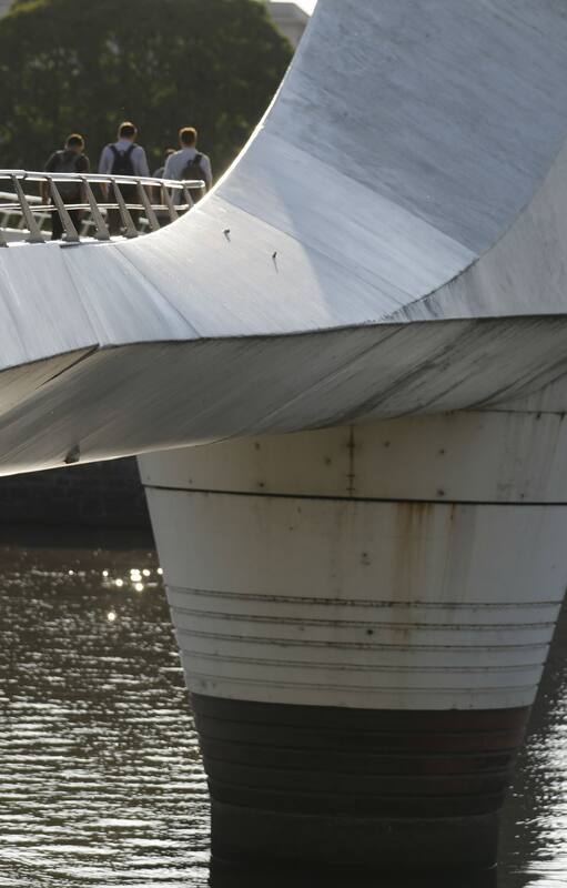 El puente luce descuidado