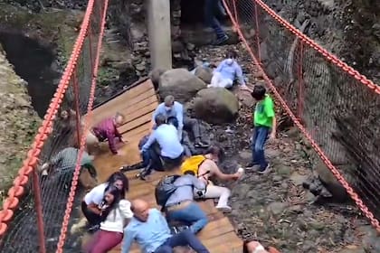El puente que se rompió y dejó varios heridos en Cuernavaca, en México
