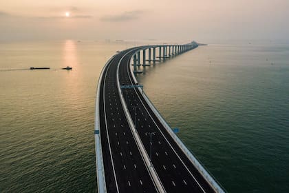 El puente que une Hong Kong y Macao con el continente fue récord