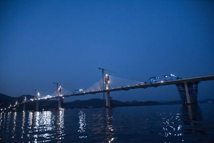 El puente tampoco estuvo exento de polémica