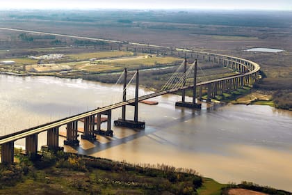 El puente Zárate-Brazo Largo