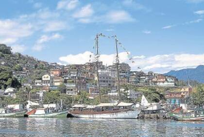 El puerto de Angra, desde donde salen los paseos