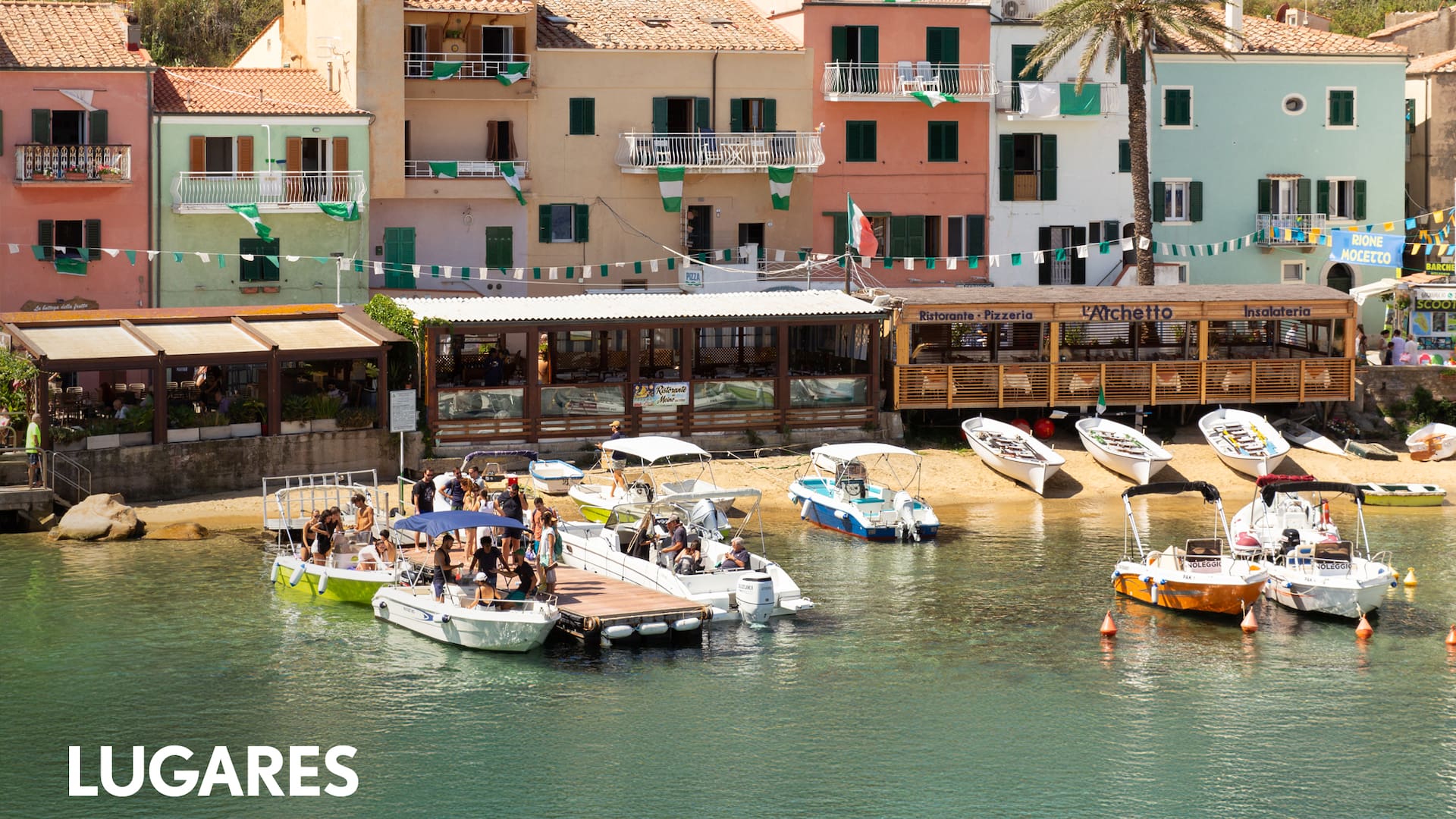 El puerto de la isla de Giglio, sobre el Tirreno