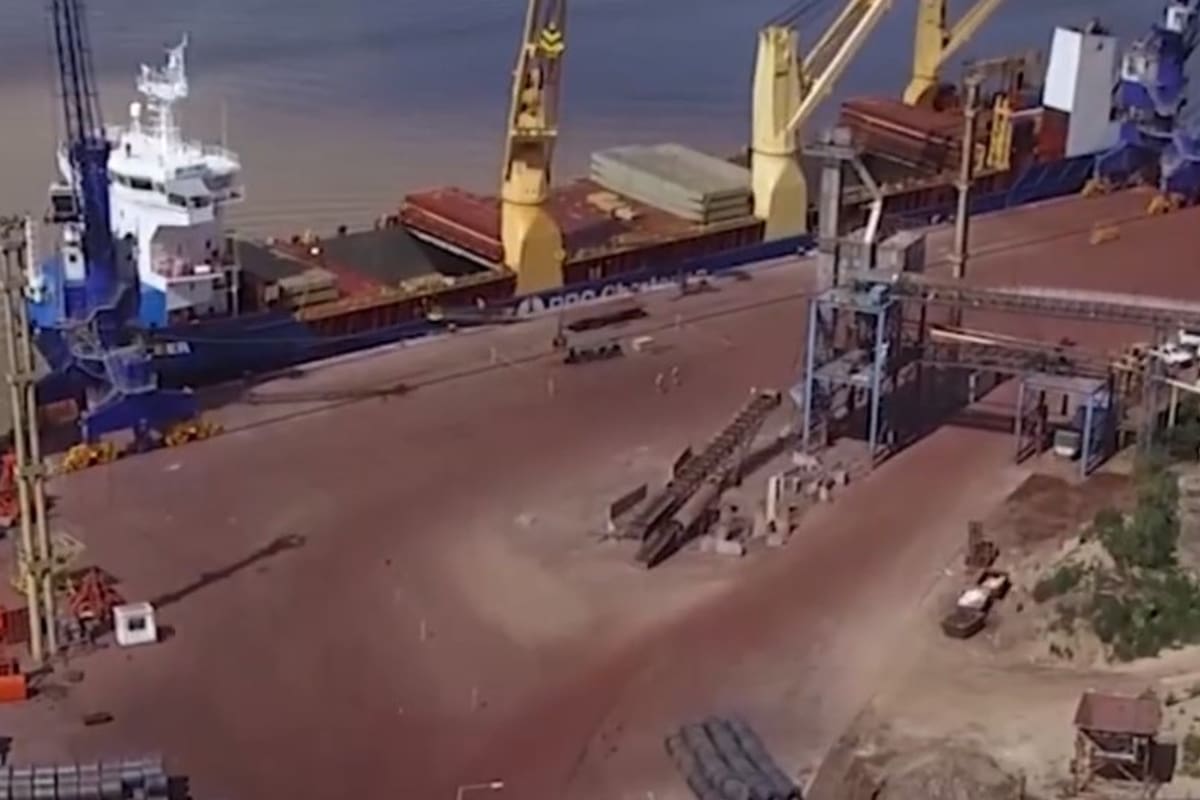 El puerto de San Nicolás es usado para la descarga de fertilizantes