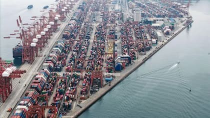 El puerto de Shenzhen, en China, es sólo uno de los muchos que dependen de las rutas marítimas que atraviesan Medio Oriente
