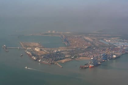El puerto privado de Adani en Mundra, India. (Saumya Khandelwal para The New York Times)