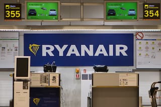 Reporte: Ventana de avión de Ryanair se rompió debido a impacto de piezas de motor