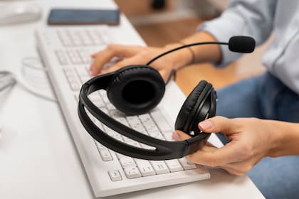 El puesto requiere experiencia previa en control de calidad y entrenamiento de equipos