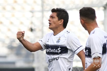 El Pulga Rodríguez erró un penal y luego anotó un golazo en el empate de Gimnasia ante Central Córdoba 2-2