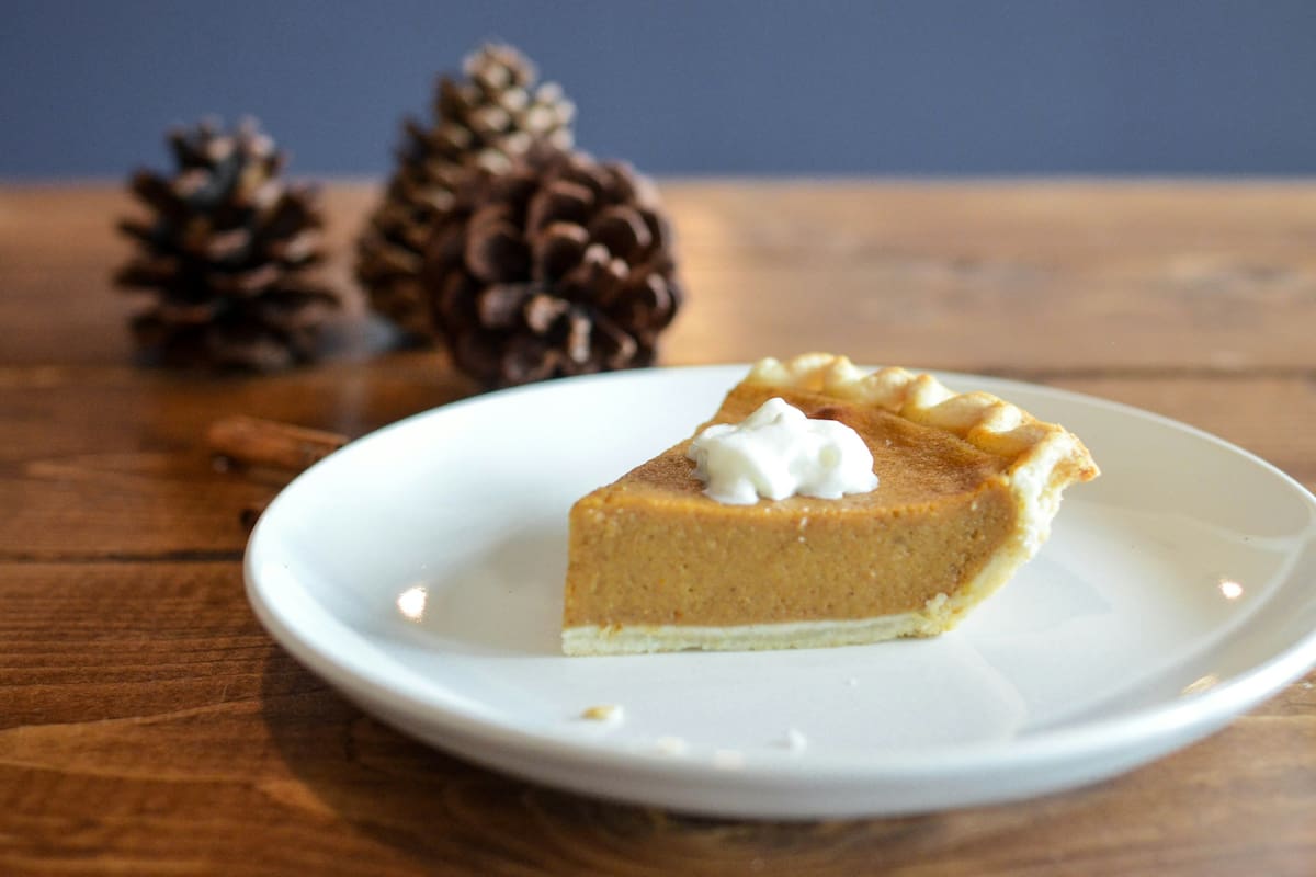 El pumpkin pie es un postre clásico estadounidense que se prepara especialmente en otoño (Unsplash/Element5 Digital)