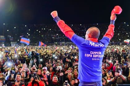 El punto culminante de una historia de amor entre Luna y Tigre: la celebración de la Copa de Superliga 2019 en el estadio.