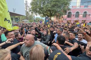 El punto de encuentro fue en las inmediaciones de la Plaza 25 de Mayo de la capital riojana