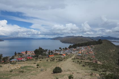 El punto más alto de la Isla del Sol supera los 4000 metros sobre el nivel del mar