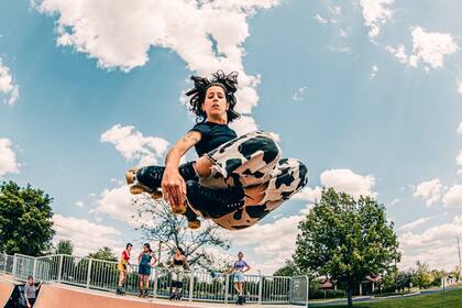 El quad skate utiliza las botas del patinaje artístico pero en otras superficies (Foto: Gentileza Owen Lehman)