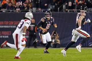 Caleb Williams lanza 2 pases de TD y los Bears vencen 30-24 a Maye y Patriots