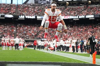 Mahomes y los Chiefs buscan mantener su marcha invicta a costa de los desahuciados Chargers