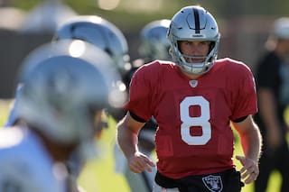 Raiders suspenden a Kirk Cousins y Maxx Crosby de los entrenamientos tras pelea en práctica