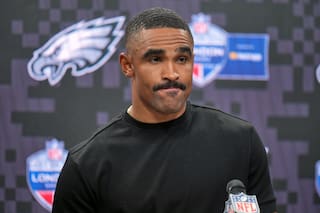 NFL y sindicato de jugadores revisarán juntos el manejo del diagnóstico de Jalen Hurts