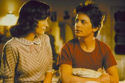 El que Marty McFly conociera a su mamá (Lea Thompson) cuando era joven fue una de las razones por las que el libreto fue rechazado