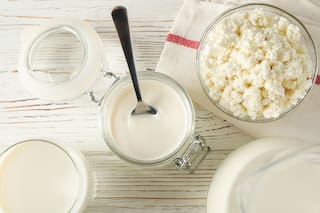 Queso cottage vs. yogur griego: las diferencias nutricionales entre dos alimentos que ganan lugar en la dieta