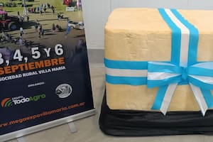 Pesa 1000 kilos: elaboraron el queso más grande de la Argentina y ya está decidido su destino