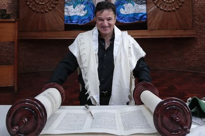 El rabino, que asistió espiritualmente a la familia Nisman, afirma que es necesario "fortalecer el Poder Judicial y estar alertas", y defiende el debate sereno frente al aborto y la relación Iglesia-Estado