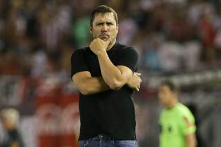 Coudet volvió a perder y no encuentra la fórmula para ganarle a River