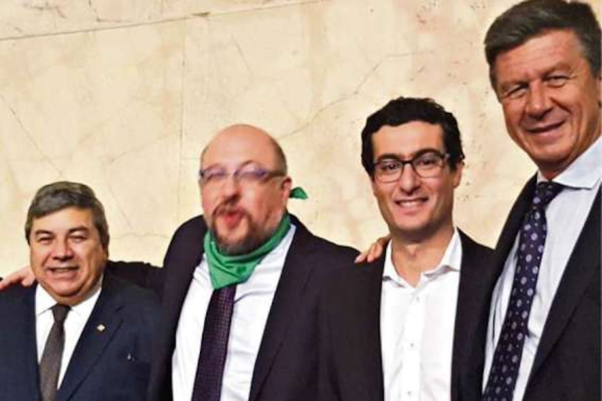 El radical Fabio Quetglas fue el único de Cambiemos con pañuelo verde