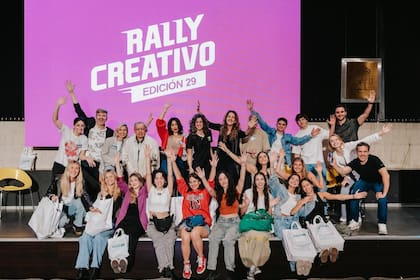 El Rally Creativo consiste en que una marca de primer nivel plantea un desafío y los estudiantes tienen 24 horas para resolverlo con una campaña publicitaria.