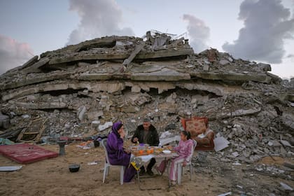 El Ramadán se convierte en tiempo de duelo tras ataque israelí que arrasó a toda una familia en Gaza