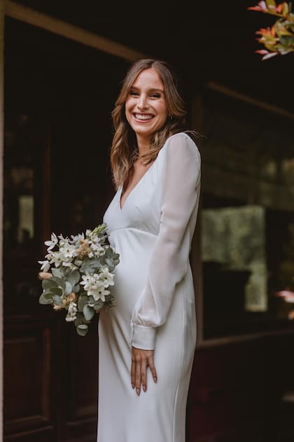 El ramo lo hizo Laura Vidal Bazterrica (Itas Flowers), tía de su marido, con alopecurus, eucaliptus, ornithogalum común y perla negra.