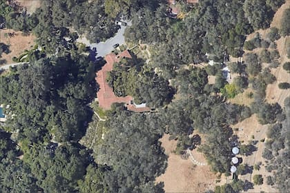 El rancho de 25 hectáreas de Tom Selleck en California cuenta con un pabellón de caza, piscina, cancha de tenis y un área de golf