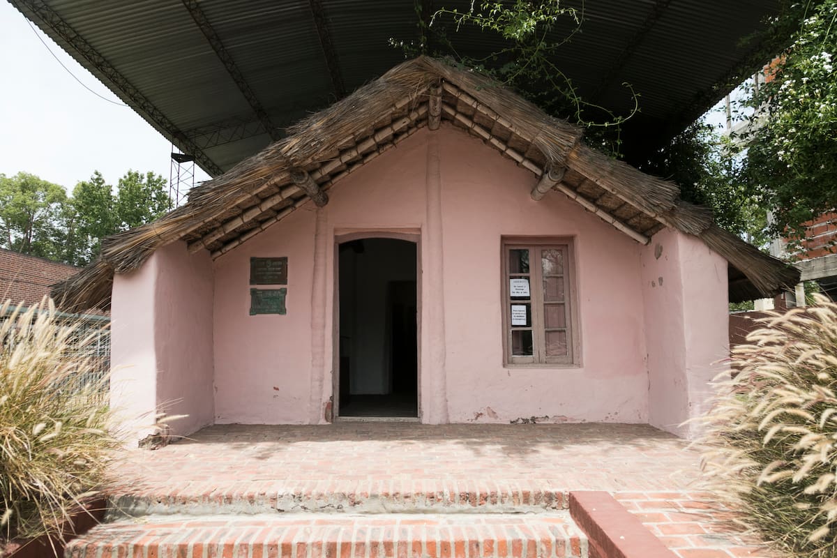 El rancho de Rosas, en San Miguel del Monte. Fue trasladado en 1987.