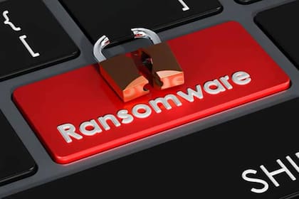 El ransomware es un tipo de ataque informático que encripta archivos de una computadora y exige el pago de un rescate para habilitar su acceso; ahora también se suma un costado extorsivo, con la amenaza de hacer pública esa información
