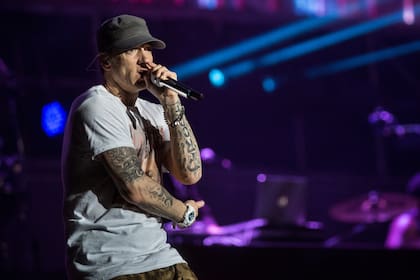 Eminem lanzó sin previo aviso su nuevo álbum, que incluye un sample de Pescado Rabioso
