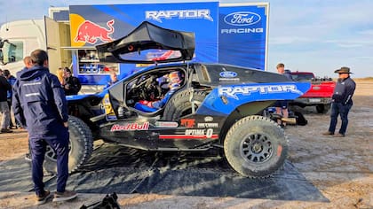 El Raptor T1+ es una bestia de más de dos toneladas impulsada por un motor V8 atmosférico de 5 litros y 360 CV