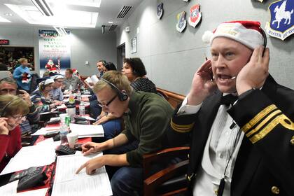 El rastreo de Santa del NORAD, que subió la moral en la Guerra Fría, atrae ahora a millones de niños