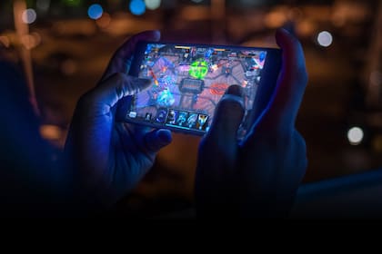 El Razer Phone 2 usa una pantalla con una tasa de refresco de 120 Hz, que busca diferenciarse de un teléfono común con esta característica, que hace que los movimientos de los personajes se vean más fluidos