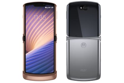 El Razr 5G mantiene la pantalla interna flexible de 6,2 pulgadas del modelo anterior, reduce la barbilla inferior y ahora tiene vidrio en el exterior de las dos tapas