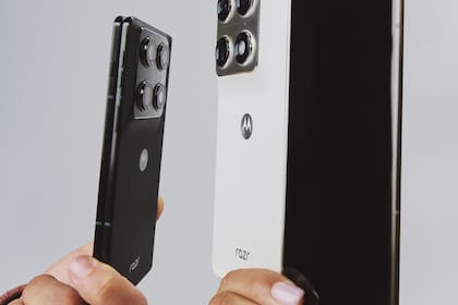 El Razr Fold está disponible en 2 colores; tiene una batería de 6000 mAh