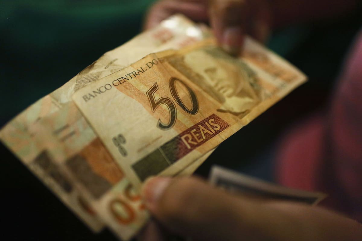 El real brasileño se devaluó un 2,5%