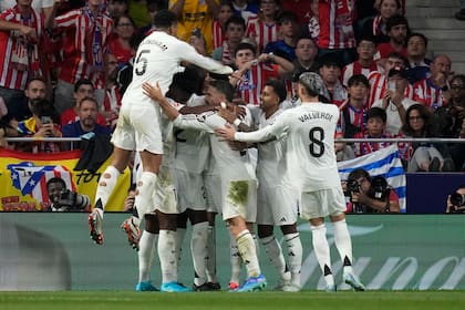 El Real Madrid viene de una dura caída ante el Lille en Francia por Champions League (AP Foto/Bernat Armangue)