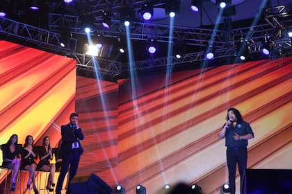 El reality de talentos de ShowMatch no pudo imponerse al programa conducido por Santiago del Moro, y peleó luego el primer lugar con la novela turca Mi vida eres tú