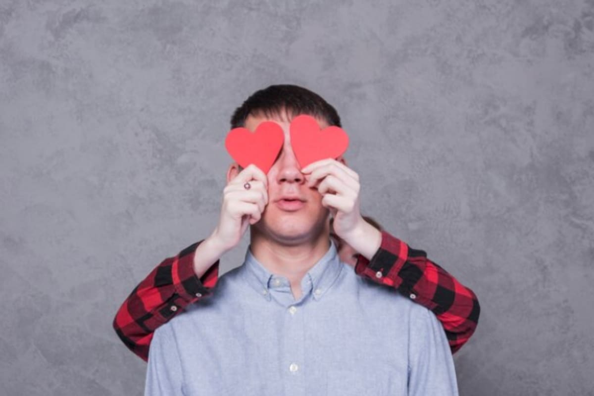 El reality show tiene la intención de contestar si el amor puede ser ciego (Foto: Freepik)