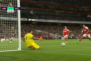 El rebote de Dibu Martinez que facilitó el gol de Gabriel Jesus para Arsenal; Aston Villa perdió por 2-1 como visitante del puntero de la Premier League, que ganó sus cinco compromisos.