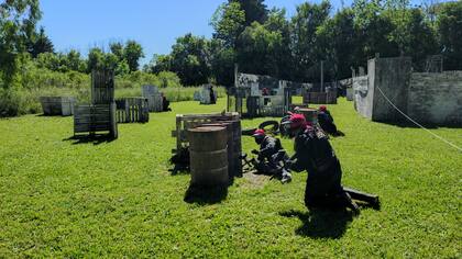 El Recball o Paintball recreativo es la versión más difundida y la que habitualmente contratan las empresas para sus jornadas de integración