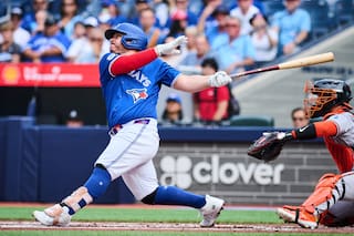 Kirk pega jonrón de dos carreras y Bateman uno solitario en triunfo de Azulejos 7-3 sobre Orioles