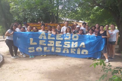 El recibimiento de las madres de Dignamente a Eduardo y sus amigos